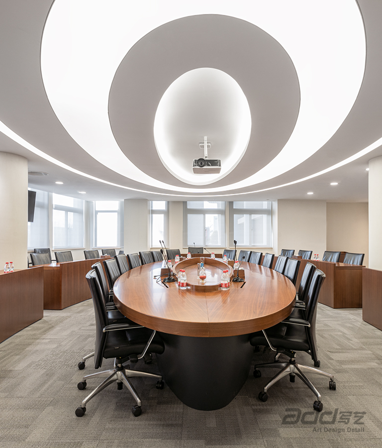 至正道化辦(bàn)公(gōng)樓裝(zhuang)修-會議室-pc