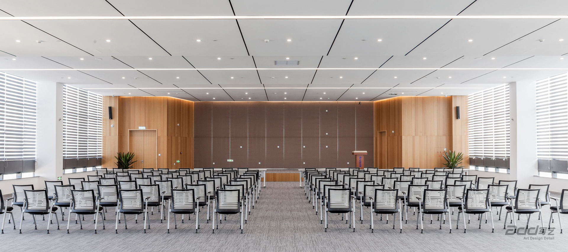 正海生(sheng)物(wù)辦(bàn)公(gōng)樓裝(zhuang)修-多(duo)功能(néng)廳-pc