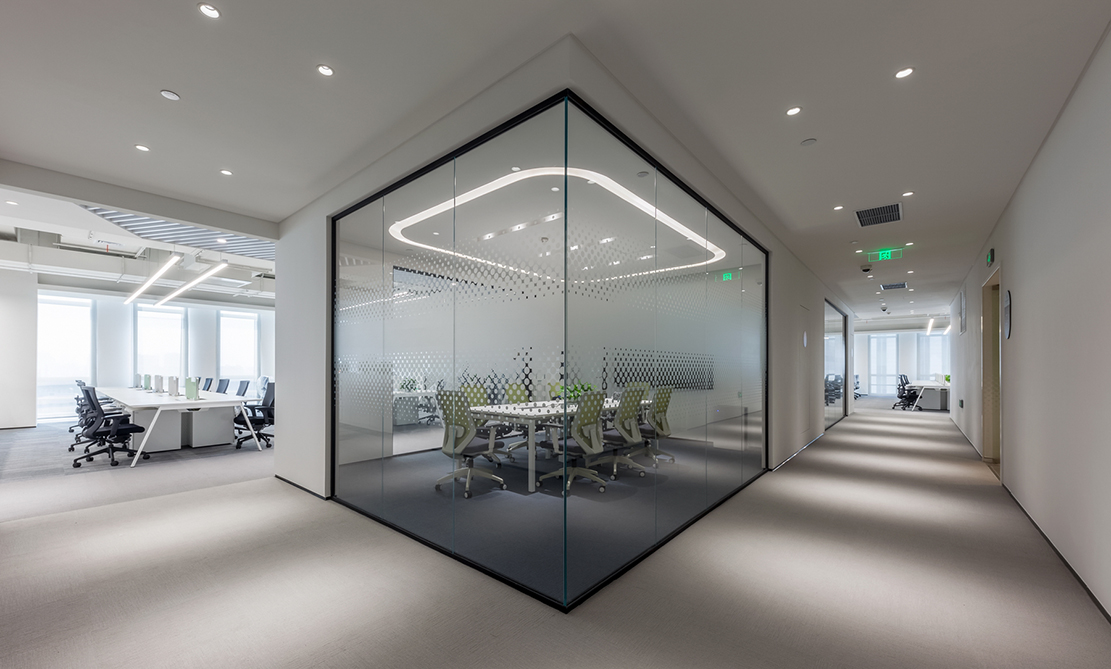 蔚來汽車(che)辦(bàn)公(gōng)樓裝(zhuang)修-會議室